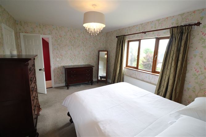 Photo 33 of 66 — 95 Ard Coillte, Ballina, Tipperary
