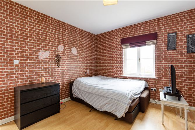 44 The Crescent, Robswall, Malahide, Co. Dublin