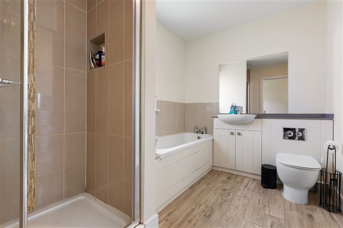 Photo 12 of 20 — 19 Diswellstown Court, Hamilton Park, Castleknock, Dublin 15