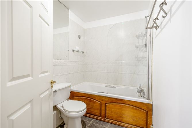 102 Wintergarden, Pearse Street, Dublin 2