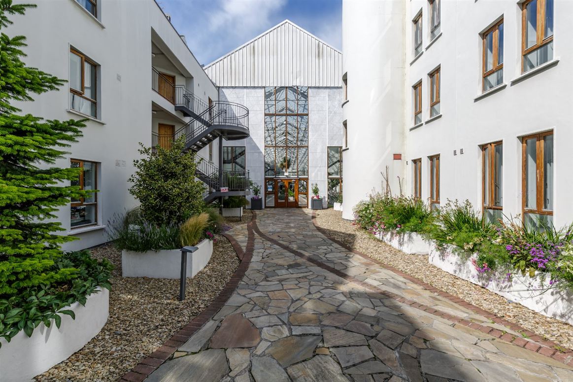 102 Wintergarden, Pearse Street, Dublin 2