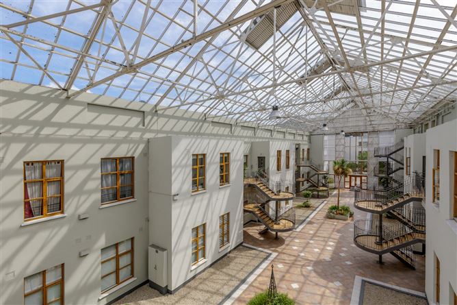 102 Wintergarden, Pearse Street, Dublin 2