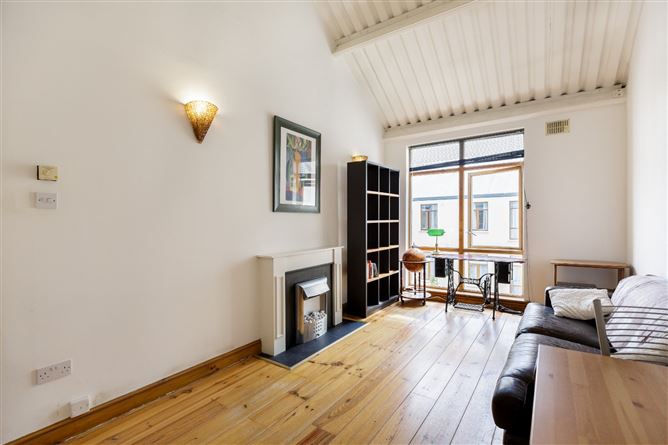 102 Wintergarden, Pearse Street, Dublin 2