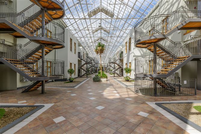 102 Wintergarden, Pearse Street, Dublin 2