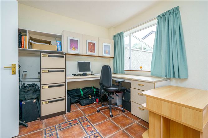 4 Woodford Avenue , Clondalkin,   Dublin 22