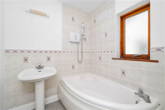 Photo 17 of 23 — 14 Luttrellstown Grove, Castleknock, Dublin 15