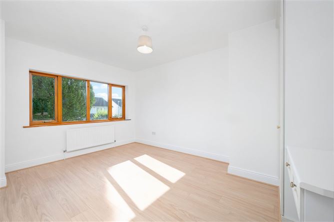 Photo 14 of 23 — 14 Luttrellstown Grove, Castleknock, Dublin 15