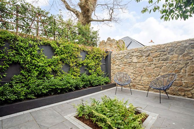 https://photos-a.propertyimages.ie/media/7/6/6/4912667/52158d03-d1d4-4c11-a53d-8e372bf8a320_l.jpg