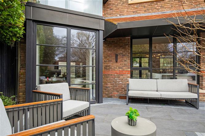 https://photos-a.propertyimages.ie/media/7/6/6/4912667/52158d03-d1d4-4c11-a53d-8e372bf8a320_l.jpg