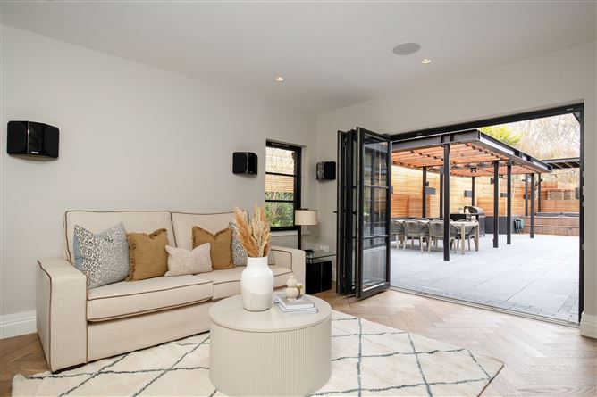 https://photos-a.propertyimages.ie/media/7/6/6/4912667/52158d03-d1d4-4c11-a53d-8e372bf8a320_l.jpg