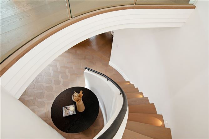 https://photos-a.propertyimages.ie/media/7/6/6/4912667/52158d03-d1d4-4c11-a53d-8e372bf8a320_l.jpg