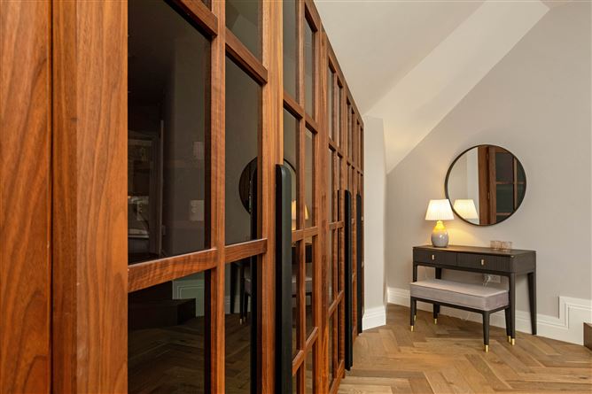 https://photos-a.propertyimages.ie/media/7/6/6/4912667/52158d03-d1d4-4c11-a53d-8e372bf8a320_l.jpg