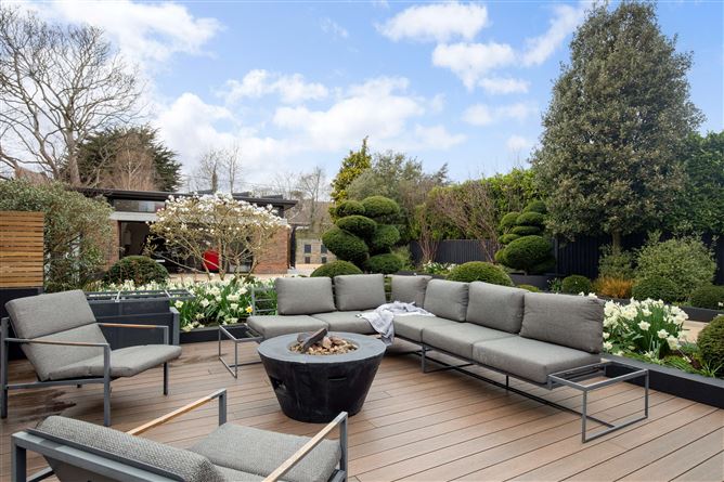 https://photos-a.propertyimages.ie/media/7/6/6/4912667/52158d03-d1d4-4c11-a53d-8e372bf8a320_l.jpg