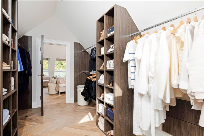 https://photos-a.propertyimages.ie/media/7/6/6/4912667/52158d03-d1d4-4c11-a53d-8e372bf8a320_l.jpg