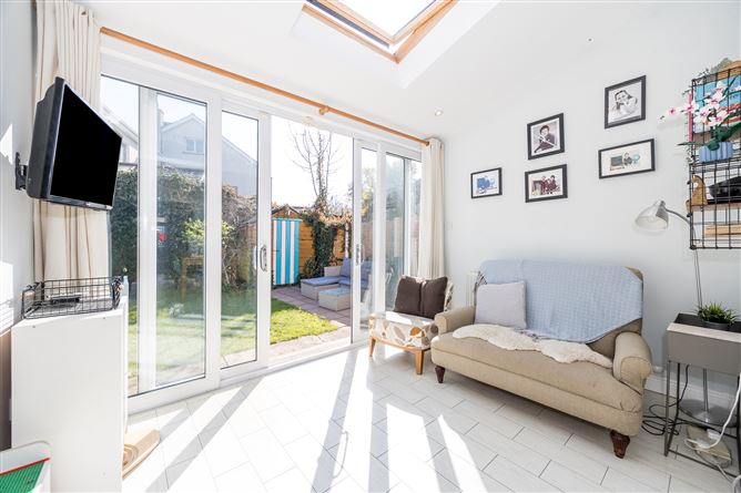 https://photos-a.propertyimages.ie/media/7/6/6/4919667/06c40aa6-a0f9-4679-af41-f9f4de464dba_l.jpg