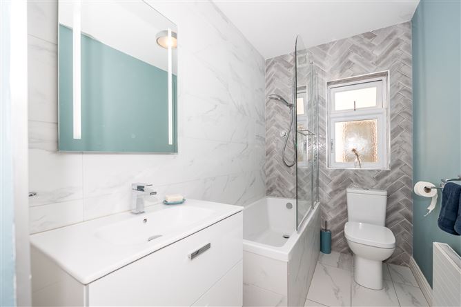 https://photos-a.propertyimages.ie/media/7/6/6/4919667/06c40aa6-a0f9-4679-af41-f9f4de464dba_l.jpg