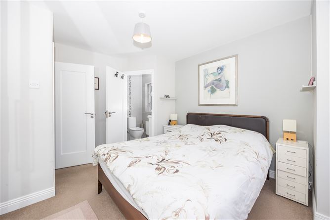 https://photos-a.propertyimages.ie/media/7/6/6/4919667/06c40aa6-a0f9-4679-af41-f9f4de464dba_l.jpg