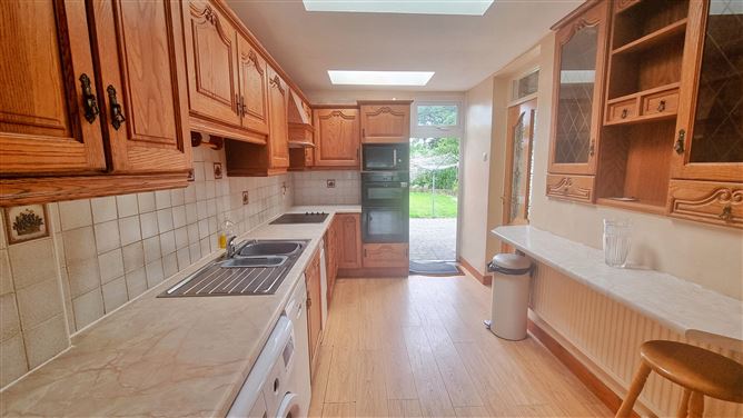 https://photos-a.propertyimages.ie/media/7/6/6/4957667/f5738f4a-1438-44ad-aa0f-d676875bbf04_l.jpeg