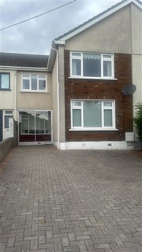 https://photos-a.propertyimages.ie/media/7/6/6/4957667/f5738f4a-1438-44ad-aa0f-d676875bbf04_l.jpeg