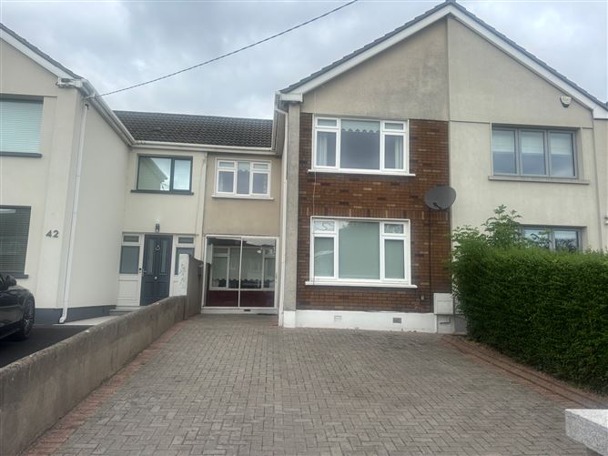 https://photos-a.propertyimages.ie/media/7/6/6/4957667/f5738f4a-1438-44ad-aa0f-d676875bbf04_l.jpeg