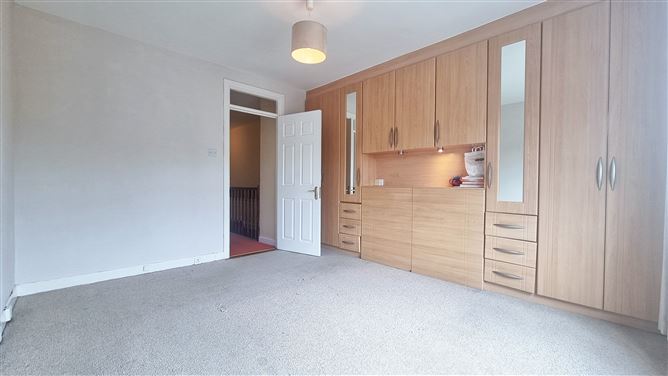 https://photos-a.propertyimages.ie/media/7/6/6/4957667/f5738f4a-1438-44ad-aa0f-d676875bbf04_l.jpeg