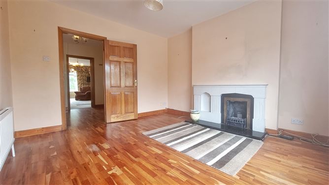 https://photos-a.propertyimages.ie/media/7/6/6/4957667/f5738f4a-1438-44ad-aa0f-d676875bbf04_l.jpeg