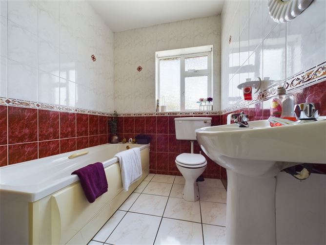 Louisa, 4 Avoca Drive, Avondale, Waterford