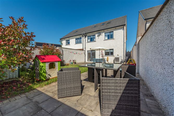 https://photos-a.propertyimages.ie/media/7/6/7/4937767/84848614-96ca-437b-b17d-063b9706d774_l.jpg