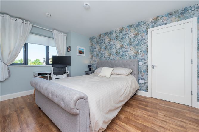 https://photos-a.propertyimages.ie/media/7/6/7/4937767/84848614-96ca-437b-b17d-063b9706d774_l.jpg