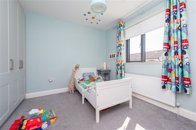 https://photos-a.propertyimages.ie/media/7/6/7/4937767/84848614-96ca-437b-b17d-063b9706d774_l.jpg
