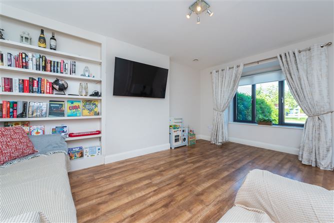 https://photos-a.propertyimages.ie/media/7/6/7/4937767/84848614-96ca-437b-b17d-063b9706d774_l.jpg