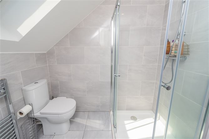https://photos-a.propertyimages.ie/media/7/6/7/4937767/84848614-96ca-437b-b17d-063b9706d774_l.jpg