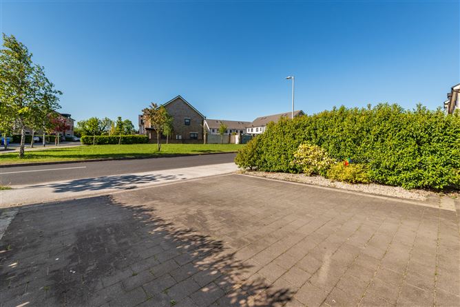 https://photos-a.propertyimages.ie/media/7/6/7/4937767/84848614-96ca-437b-b17d-063b9706d774_l.jpg