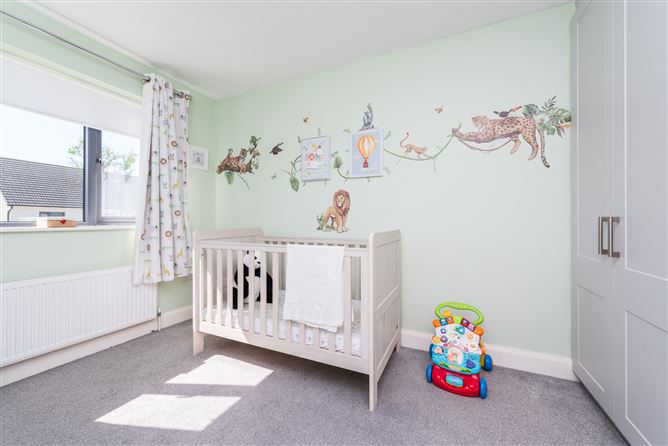 https://photos-a.propertyimages.ie/media/7/6/7/4937767/84848614-96ca-437b-b17d-063b9706d774_l.jpg
