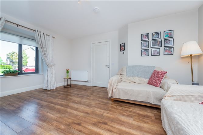 https://photos-a.propertyimages.ie/media/7/6/7/4937767/84848614-96ca-437b-b17d-063b9706d774_l.jpg