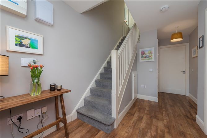 https://photos-a.propertyimages.ie/media/7/6/7/4937767/84848614-96ca-437b-b17d-063b9706d774_l.jpg