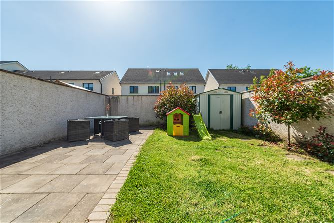https://photos-a.propertyimages.ie/media/7/6/7/4937767/84848614-96ca-437b-b17d-063b9706d774_l.jpg