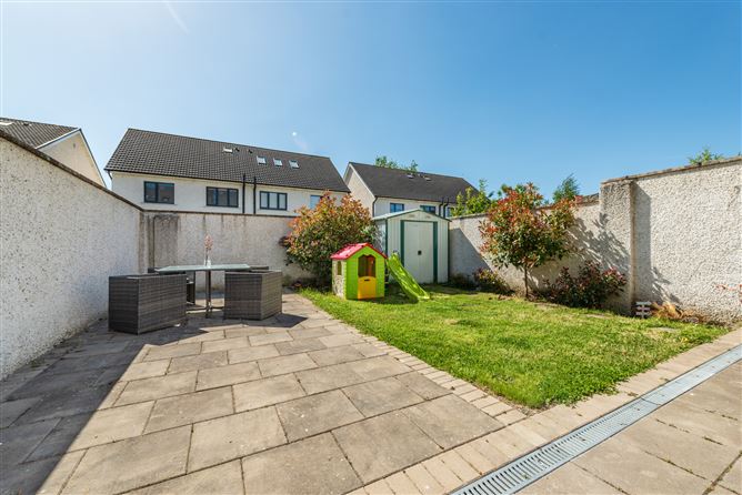 https://photos-a.propertyimages.ie/media/7/6/7/4937767/84848614-96ca-437b-b17d-063b9706d774_l.jpg