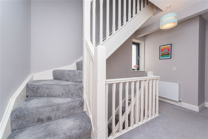 https://photos-a.propertyimages.ie/media/7/6/7/4937767/84848614-96ca-437b-b17d-063b9706d774_l.jpg