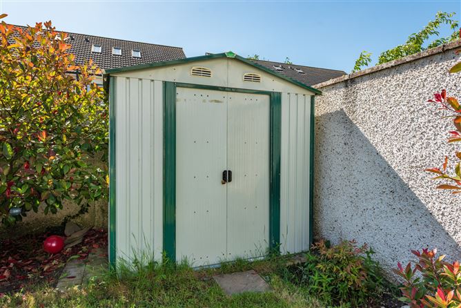 https://photos-a.propertyimages.ie/media/7/6/7/4937767/84848614-96ca-437b-b17d-063b9706d774_l.jpg
