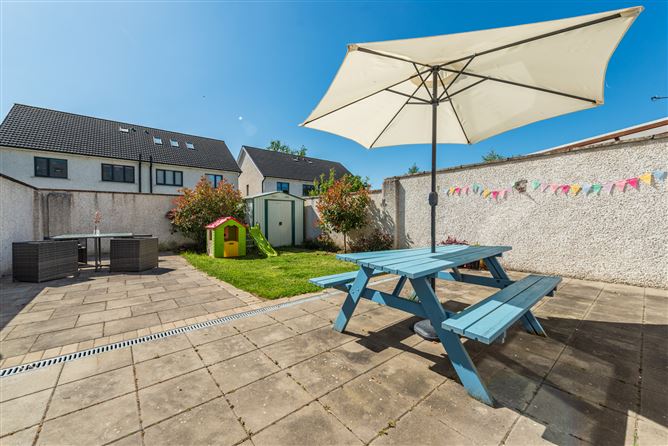 https://photos-a.propertyimages.ie/media/7/6/7/4937767/84848614-96ca-437b-b17d-063b9706d774_l.jpg