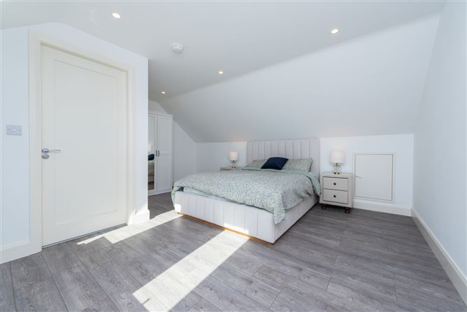 https://photos-a.propertyimages.ie/media/7/6/7/4937767/84848614-96ca-437b-b17d-063b9706d774_l.jpg