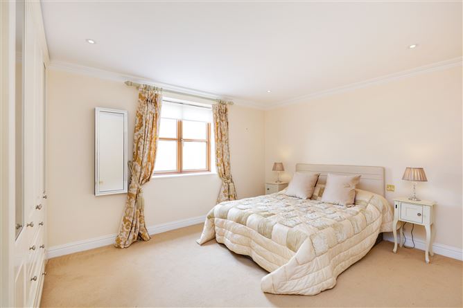 https://photos-a.propertyimages.ie/media/7/6/7/4938767/5e355732-09c7-4619-a583-a434a364e13a_l.jpg