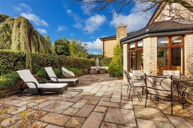 https://photos-a.propertyimages.ie/media/7/6/7/4938767/5e355732-09c7-4619-a583-a434a364e13a_l.jpg