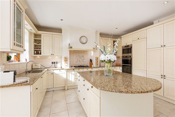 https://photos-a.propertyimages.ie/media/7/6/7/4938767/5e355732-09c7-4619-a583-a434a364e13a_l.jpg