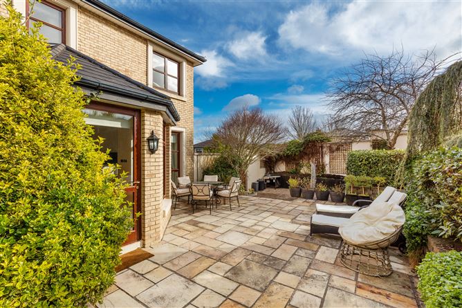 https://photos-a.propertyimages.ie/media/7/6/7/4938767/5e355732-09c7-4619-a583-a434a364e13a_l.jpg