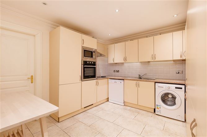 https://photos-a.propertyimages.ie/media/7/6/7/4938767/5e355732-09c7-4619-a583-a434a364e13a_l.jpg