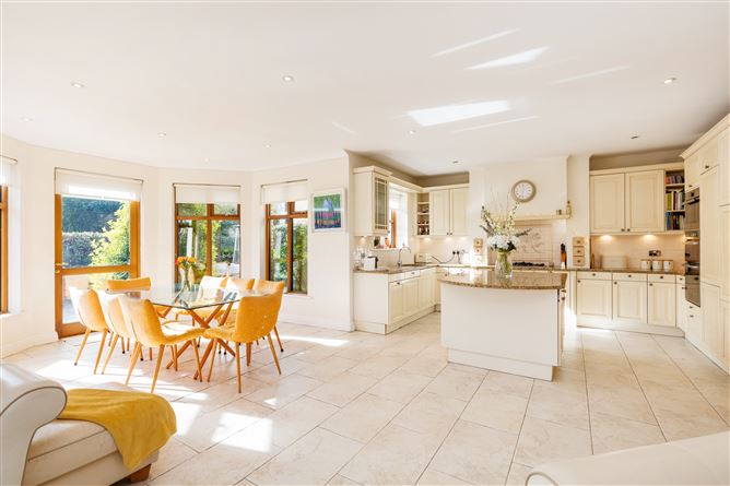 https://photos-a.propertyimages.ie/media/7/6/7/4938767/5e355732-09c7-4619-a583-a434a364e13a_l.jpg