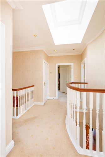 https://photos-a.propertyimages.ie/media/7/6/7/4938767/5e355732-09c7-4619-a583-a434a364e13a_l.jpg