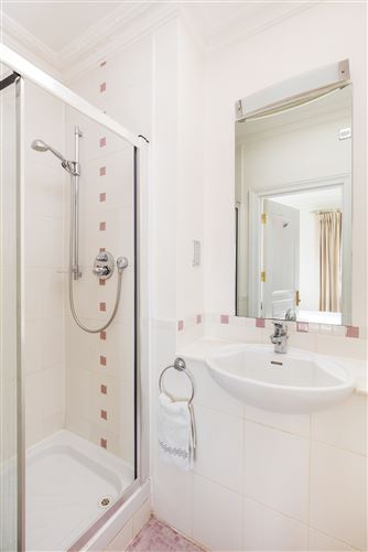 https://photos-a.propertyimages.ie/media/7/6/7/4938767/5e355732-09c7-4619-a583-a434a364e13a_l.jpg